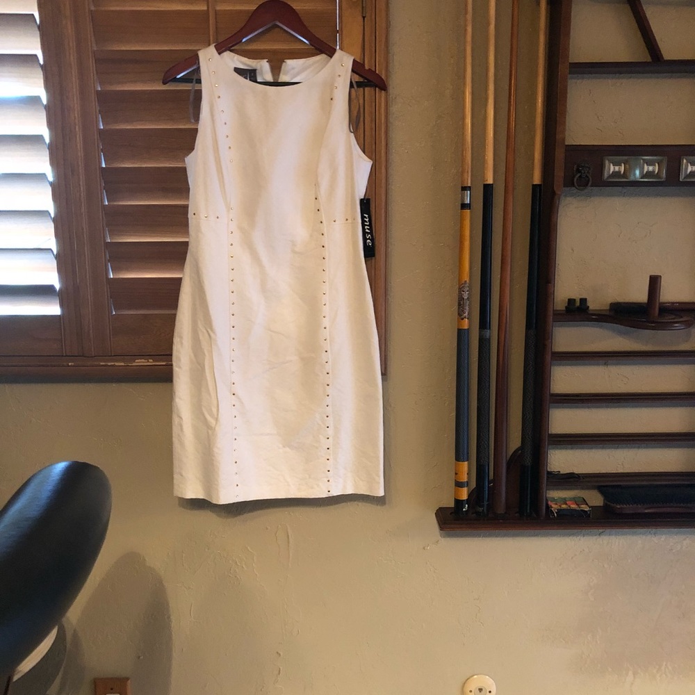 Dress - Picture 4 of 4
